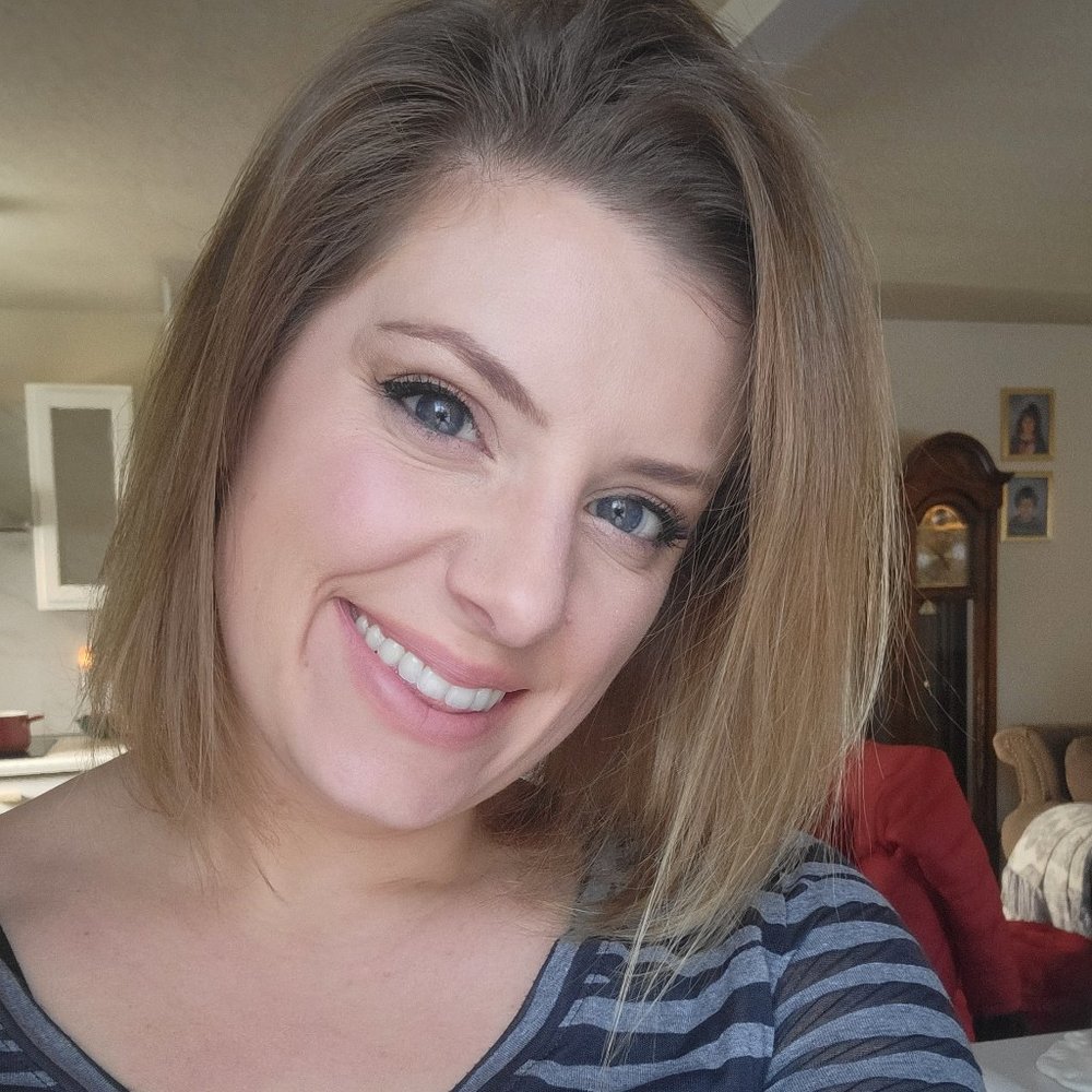 Meet your Posher, Larissa